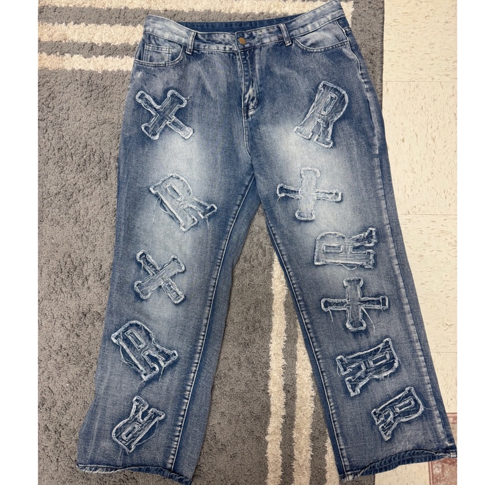 Y2K baggy jeans size XXL
open to offers no damage
(resized to fit in frame)